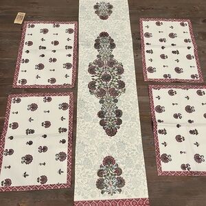 Table Runner and 4 Placemats